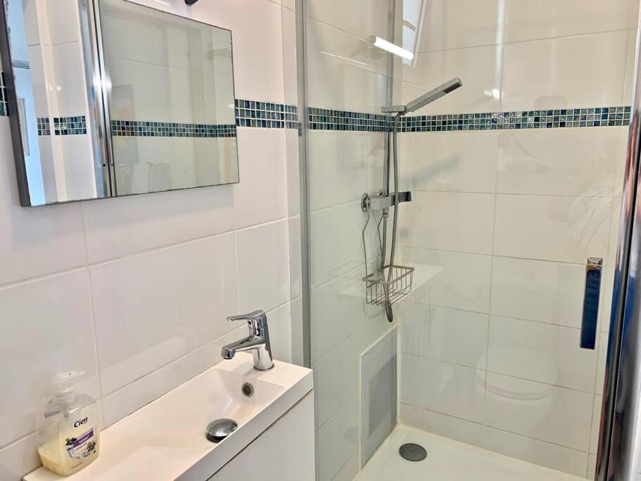 Blue Summer Vibes Mini Studio For Two, Ac, Parking, Beach At 50M, Spa Access -2 La Ciotat Exterior photo