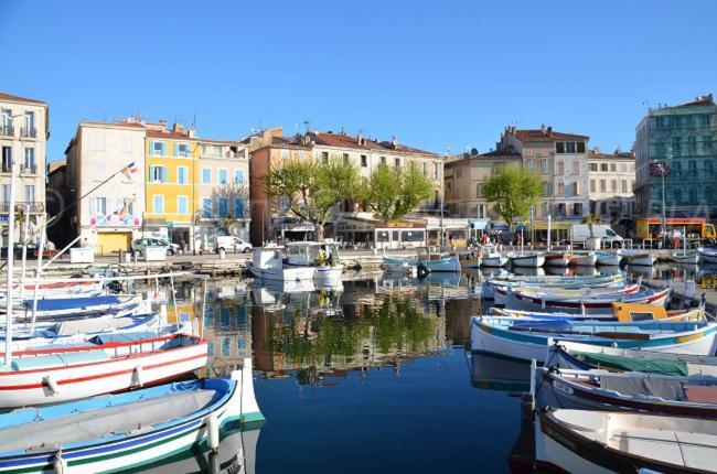 Blue Summer Vibes Mini Studio For Two, Ac, Parking, Beach At 50M, Spa Access -2 La Ciotat Exterior photo